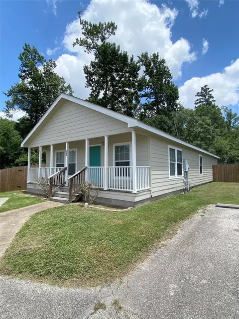 162 Varsity Dr, Huntsville, TX 77340