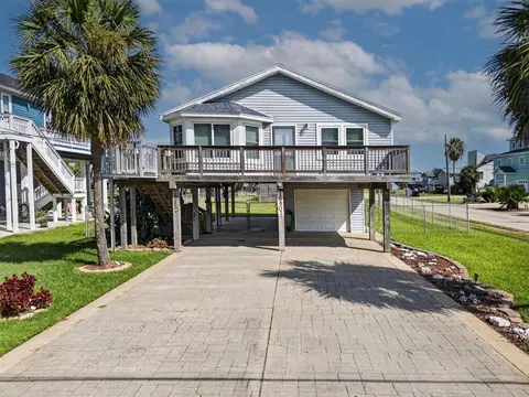 16502 Jamaica Inn Rd, Jamaica Beach, TX 77554