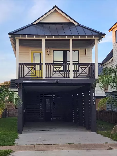 1220 32nd St, Galveston, TX 77550