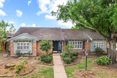 102 Parliament Dr, Houston, TX 77034