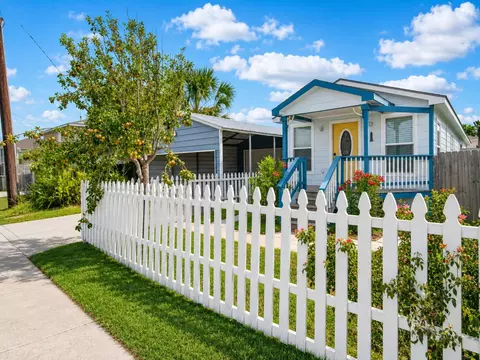 6317 Heards Ln, Galveston, TX 77551