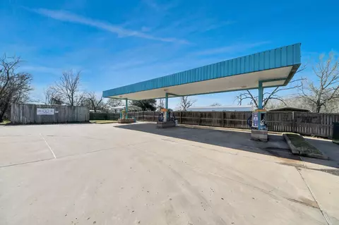 452 S Robb St, Trinity, TX 75862 photo 3