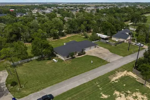 1607 Delta St, Baytown, TX 77523