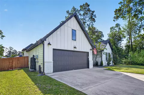 Exterior - 10372 Fairview Dr, Conroe, TX 77385 photo 2 of 12