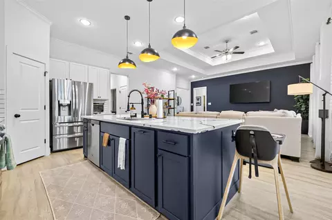 Kitchen - 10372 Fairview Dr, Conroe, TX 77385 photo 4 of 8