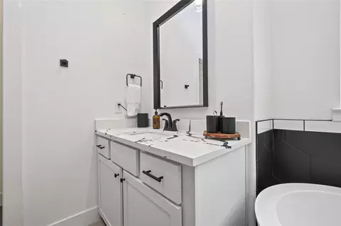 Bath - 10372 Fairview Dr, Conroe, TX 77385 photo 4 of 7