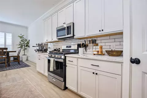 Kitchen - 10372 Fairview Dr, Conroe, TX 77385 photo 5 of 8
