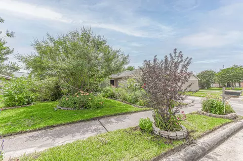3627 Cheaney Dr, Houston, TX 77066