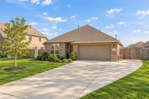 7106 Hillside Ave, Mont Belvieu, TX 77523