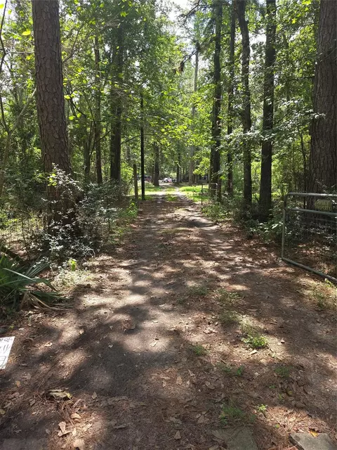 40 Hall Dr N, Montgomery, TX 77316