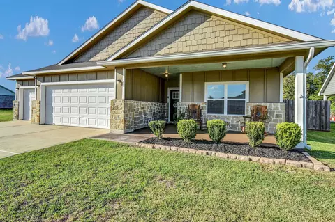 406 Wellshire Dr, West Columbia, TX 77486