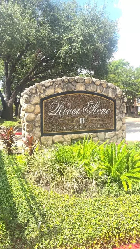 10855 Meadowglen Ln #927, Houston, TX 77042