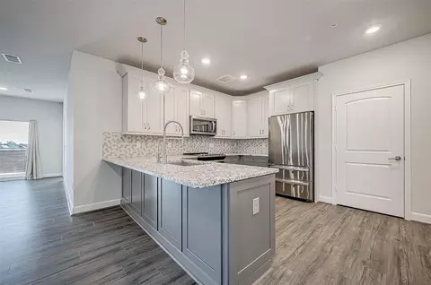 6804 Westview Dr #1402, Houston, TX 77055