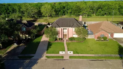 244 Plum Cir, Lake Jackson, TX 77566