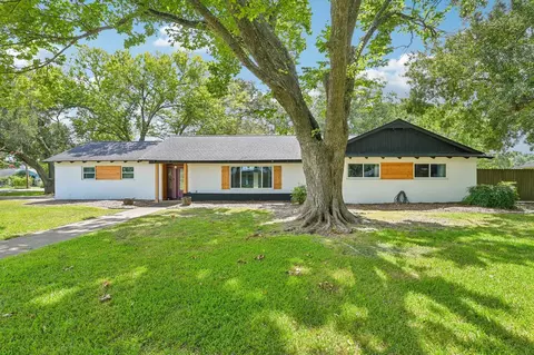 101 W Larkspur Dr, Alvin, TX 77511