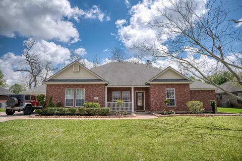 309 Williamsburg, Clute, TX 77531