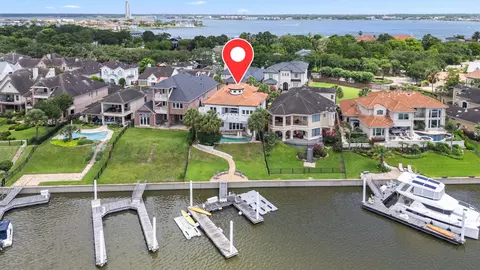 721 Harborside Way, Kemah, TX 77565