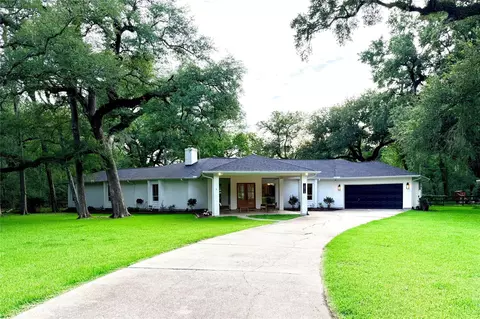 13518 E Brazos Bend Dr, Needville, TX 77461