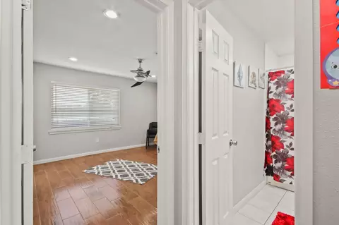 Entry Way - 5302 Treaschwig Rd, Spring, TX 77373 photo 15 of 17