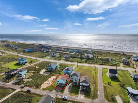4710 Palm St, Freeport, TX 77541
