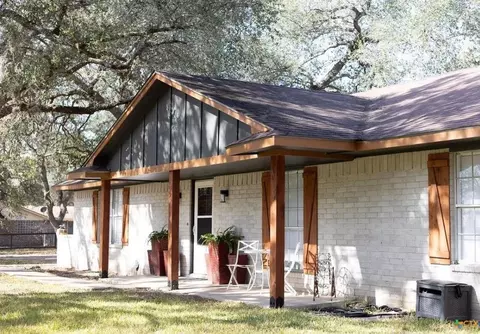 188 Cavalry Rd, Victoria, TX 77905