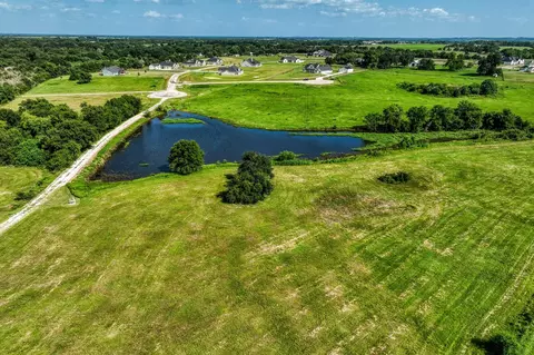 1560 Bluebonnet Ridge Dr, Chappell Hill, TX 77426
