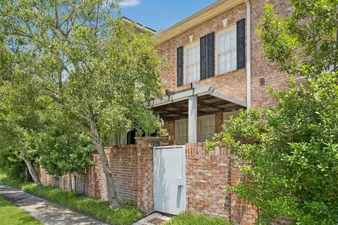 6022 Burgoyne Rd, Houston, TX 77057