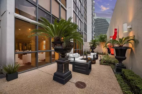 5001 Woodway #103, Houston, TX 77056