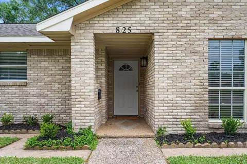 825 James St, Deer Park, TX 77536