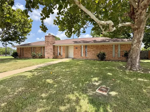 403 Lotus St, Lake Jackson, TX 77566