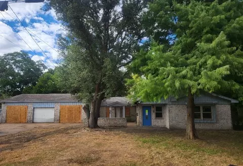 230 Kansas St, Bacliff, TX 77518