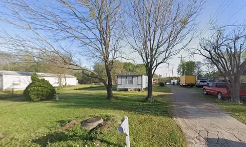 130 Buckingham Ln, Navasota, TX 77868
