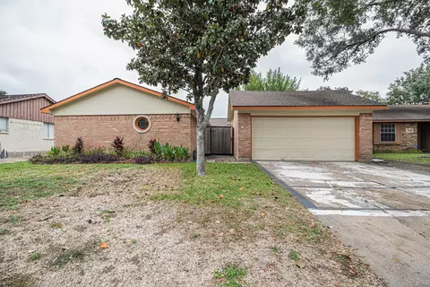 819 Seamaster Dr, Houston, TX 77062