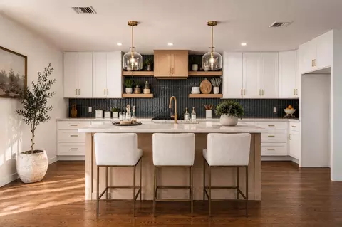 2731 Manila Ln, Houston, TX 77043
