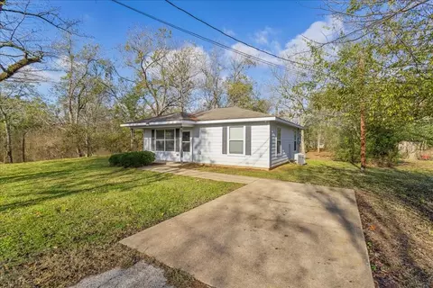 1005 S Dunbar St, Crockett, TX 75835