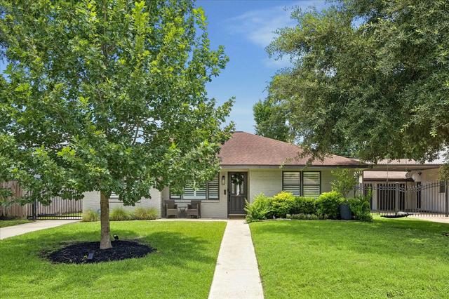 2034 De Milo Dr, Houston, TX 77018