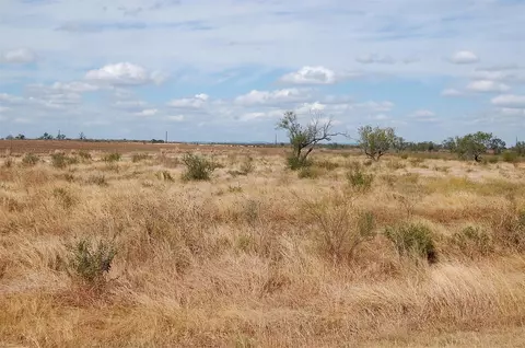 7081 County Rd 301, Sabinal, TX 78881
