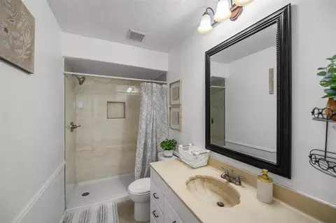 Bath - 6815 River Mill Dr, Spring, TX 77379 photo 1 of 2