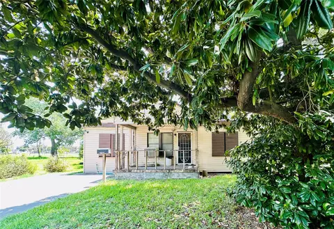 1217 4th Ave S, Texas City, TX 77590