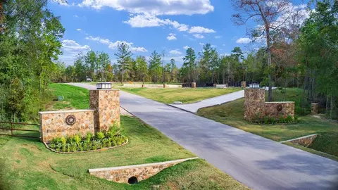 10886 Ruger Rd, Willis, TX 77378