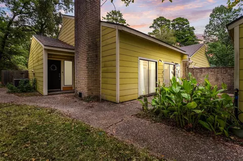 24648 Pools Creek Dr, Huntsville, TX 77320