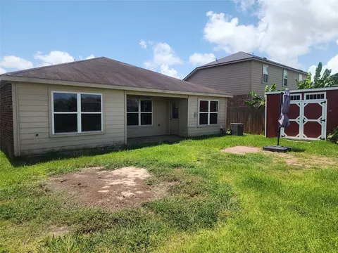 Exterior - 338 Apache Field Ln, La Marque, TX 77568 photo 4 of 5