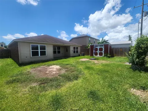 Exterior - 338 Apache Field Ln, La Marque, TX 77568 photo 5 of 5