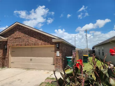 Exterior - 338 Apache Field Ln, La Marque, TX 77568 photo 2 of 5