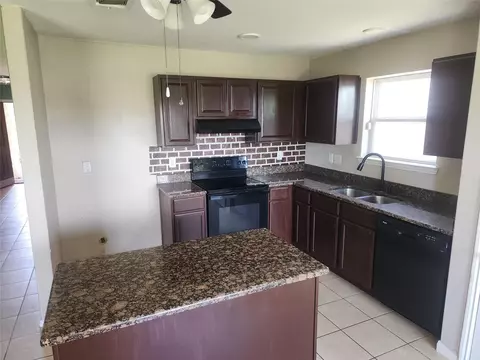 Kitchen - 338 Apache Field Ln, La Marque, TX 77568 photo 1 of 2