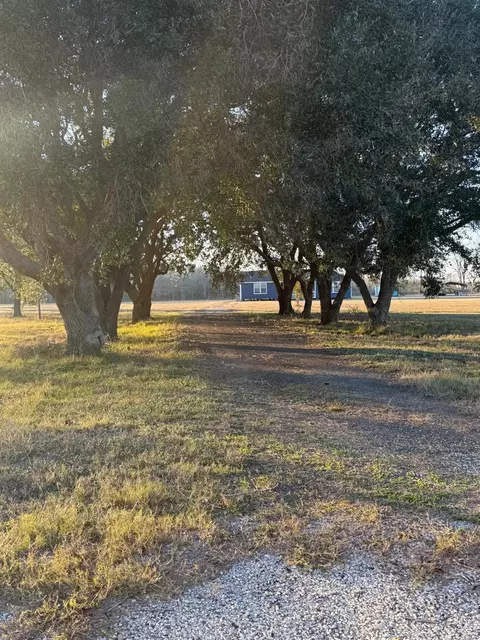 6047 W Creek Rd, East Bernard, TX 77435