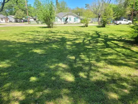 374 17th St NE, Paris, TX 75460