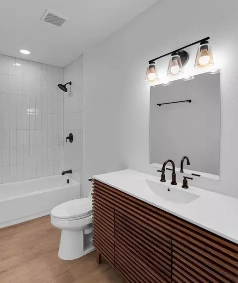 Bath - 1602 Mitchell Ave, Waco, TX 76708 photo 2 of 4
