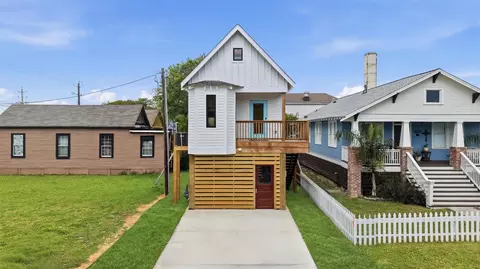 2622 Avenue M 12, Galveston, TX 77550
