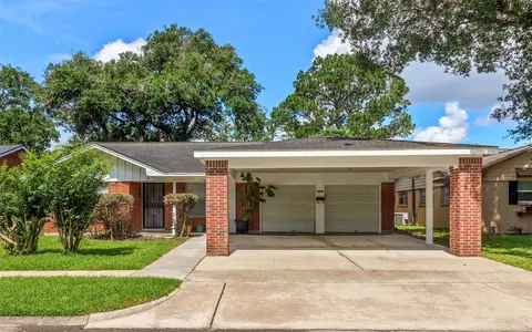 1806 Burke Rd, Pasadena, TX 77502